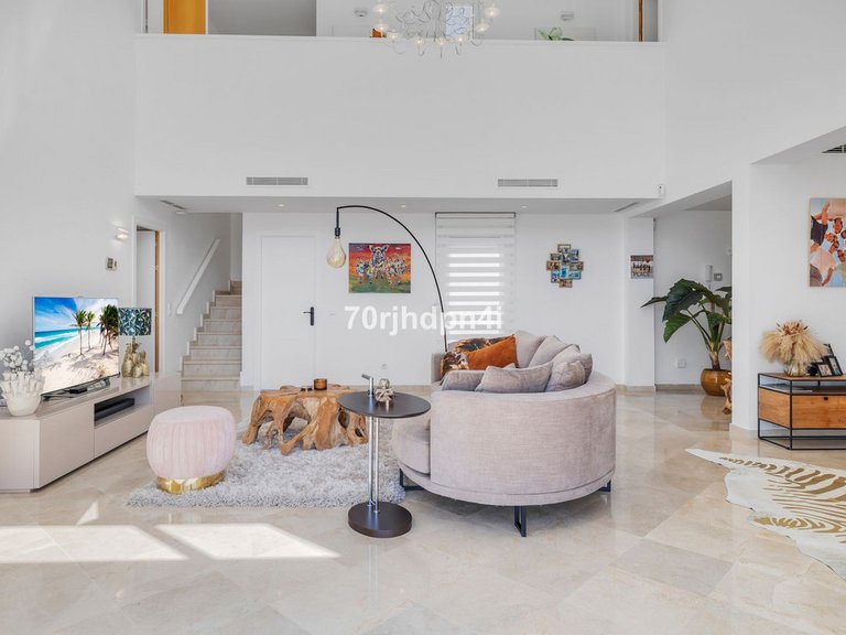 Villa for Sale in Estepona, Malaga 36