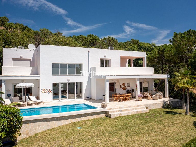 Villa for Sale in Estepona, Malaga 4