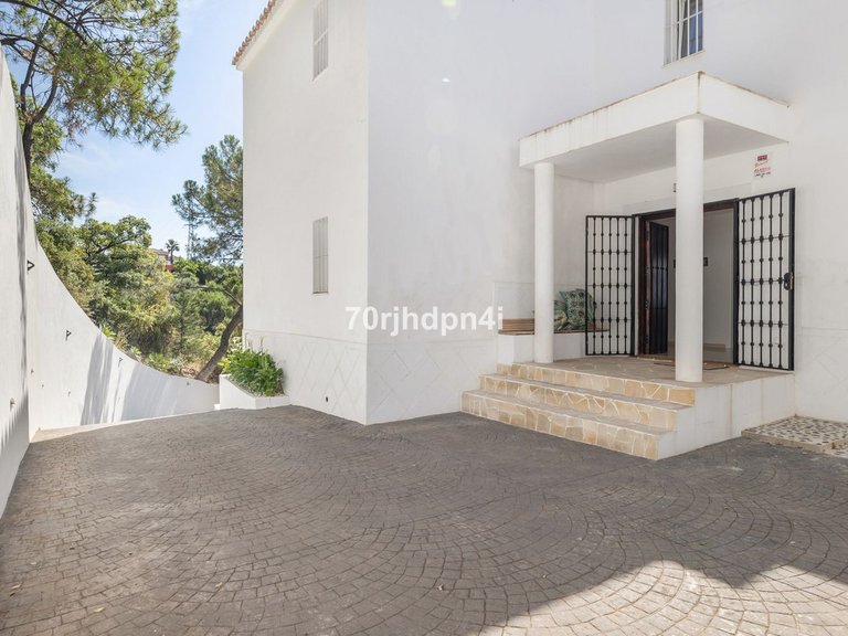 Villa for Sale in Estepona, Malaga 47