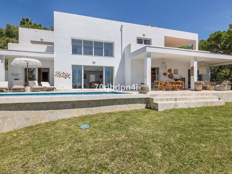 Villa for Sale in Estepona, Malaga 96