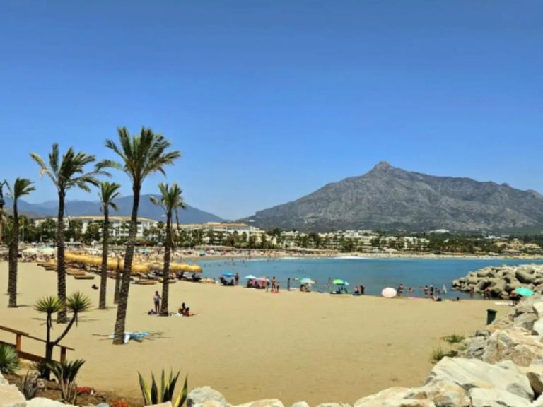 Apartment for Sale in Puerto Banús, Malaga 17