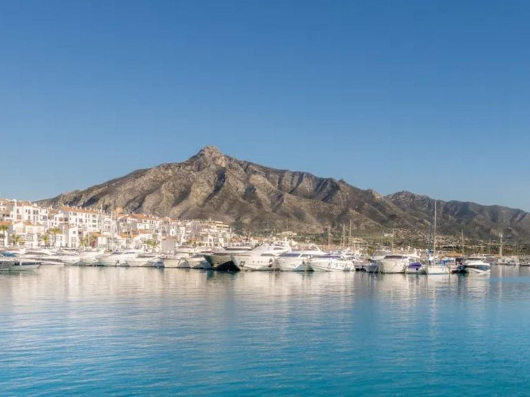 Apartment for Sale in Puerto Banús, Malaga 18