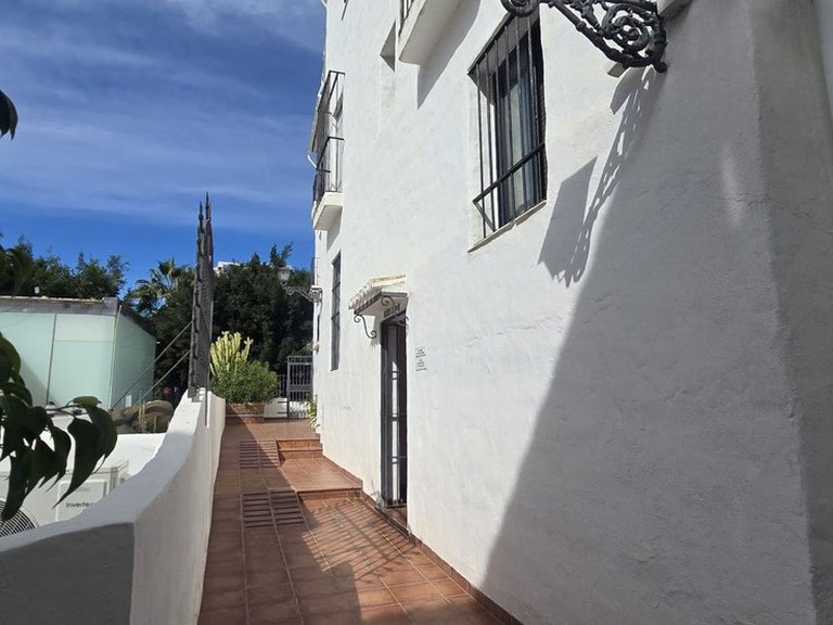 Apartment for Sale in Puerto Banús, Malaga 8
