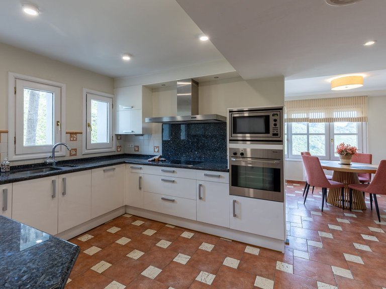 Villa for Sale in Benahavís, Malaga 10