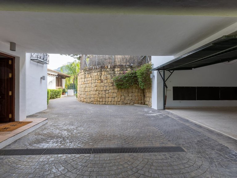 Villa for Sale in Benahavís, Malaga 20