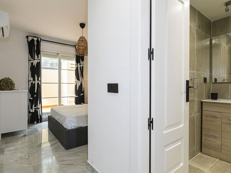 Apartment for Sale in Nueva Andalucía, Malaga 23