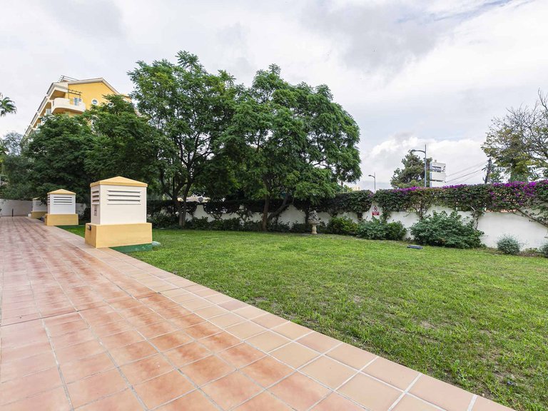 Apartment for Sale in Nueva Andalucía, Malaga 41