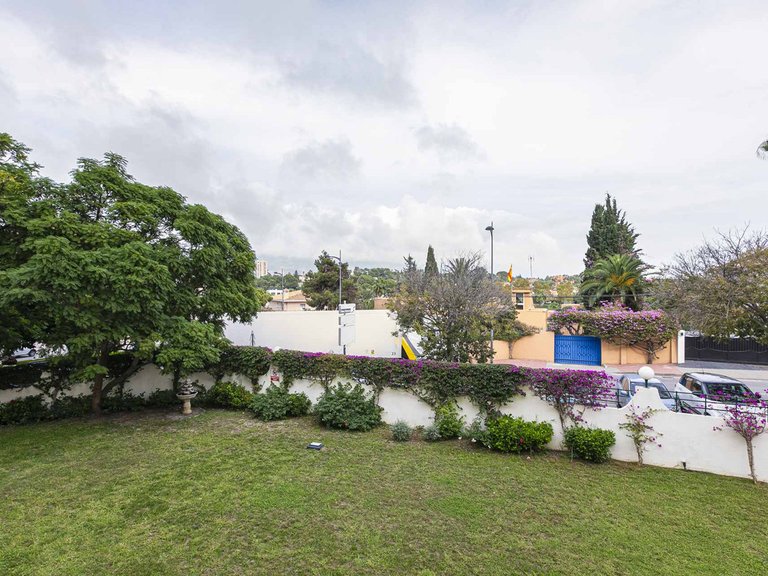 Apartment for Sale in Nueva Andalucía, Malaga 42