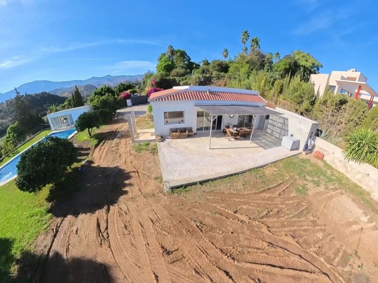 Villa for Sale in Estepona, Malaga 2