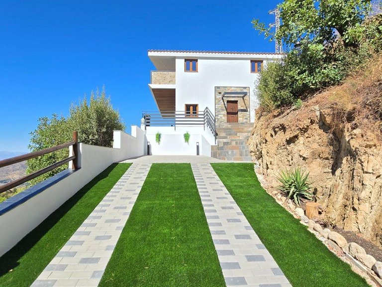 Villa for Sale in Limonar, Malaga 2