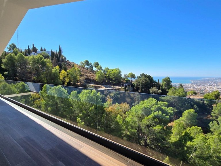 Villa for Sale in Limonar, Malaga 28