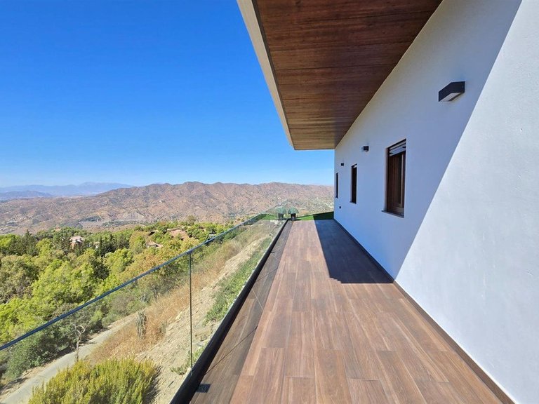 Villa for Sale in Limonar, Malaga 45