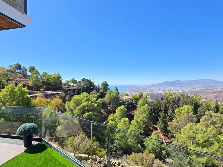 Villa for Sale in Limonar, Malaga 5