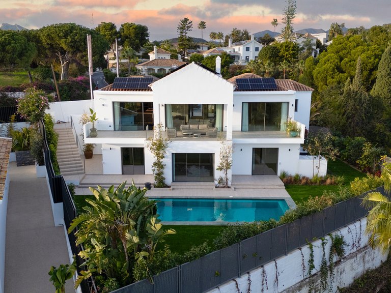 Villa for Sale in El Rosario, Malaga 38