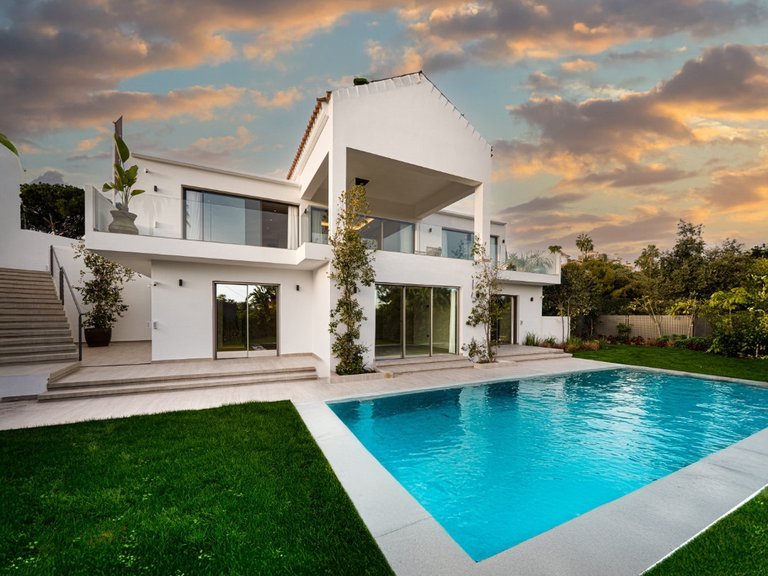 Villa for Sale in El Rosario, Malaga 43