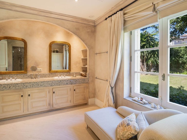 Villa for Sale in Marbella, Malaga 10