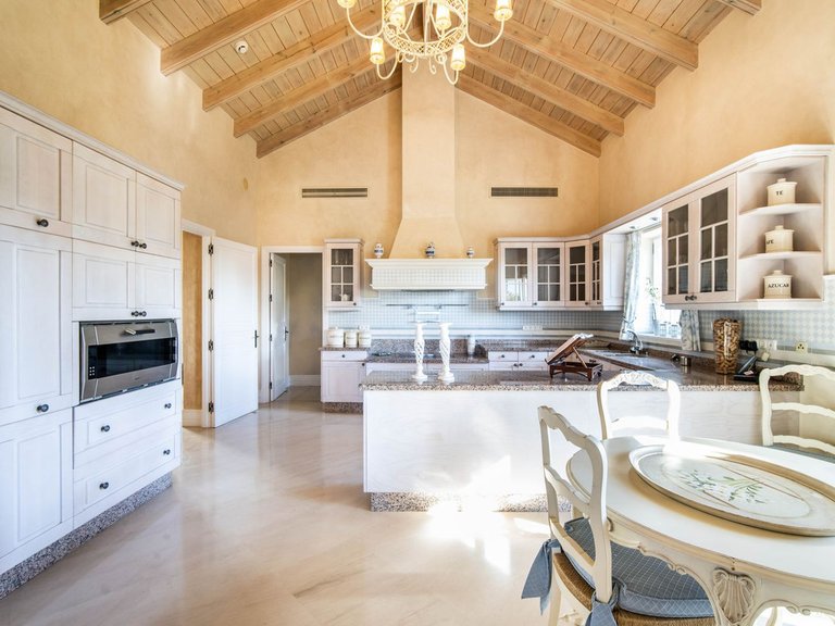 Villa for Sale in Marbella, Malaga 7