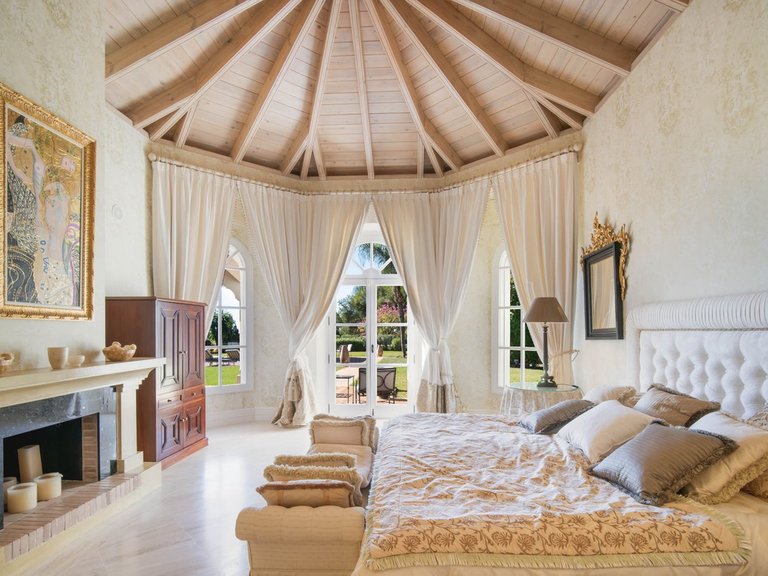 Villa for Sale in Marbella, Malaga 8