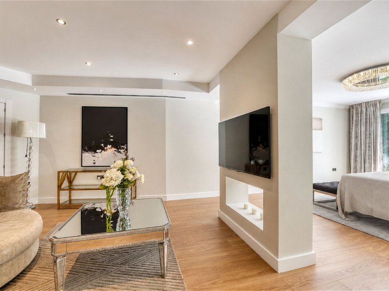 Villa for Sale in Benahavís, Malaga 11