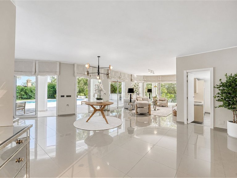 Villa for Sale in Benahavís, Malaga 2