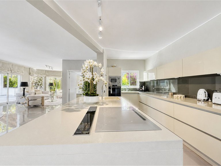 Villa for Sale in Benahavís, Malaga 28