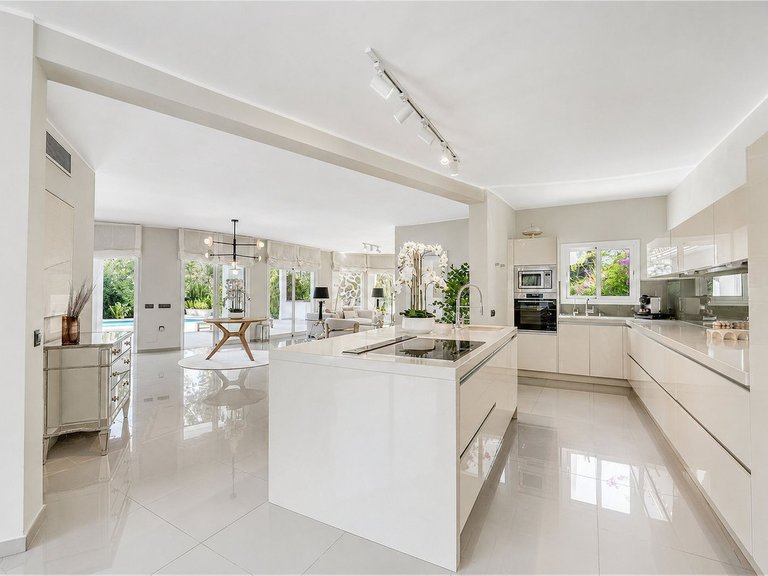 Villa for Sale in Benahavís, Malaga 34
