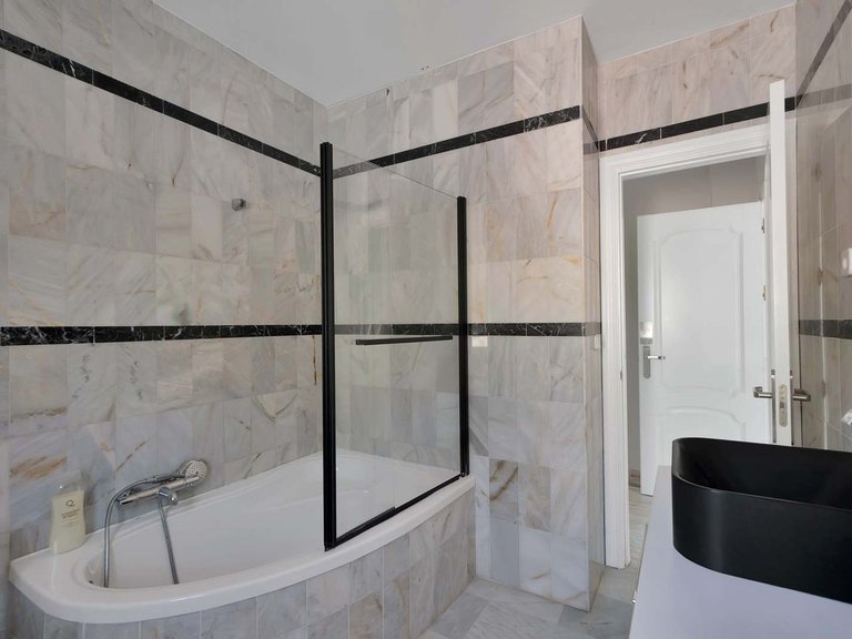 Villa for Sale in Marbella, Malaga 16