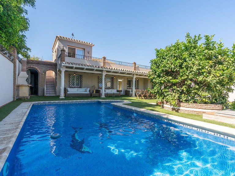 Villa for Sale in San Pedro De Alcántara, Malaga 1