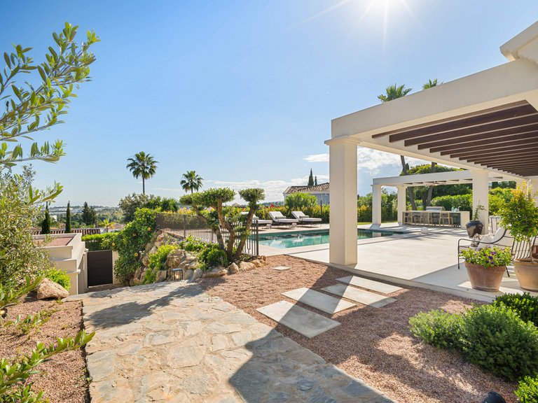 Villa for Sale in Costa del Sol Nueva Andalucía, Malaga 17