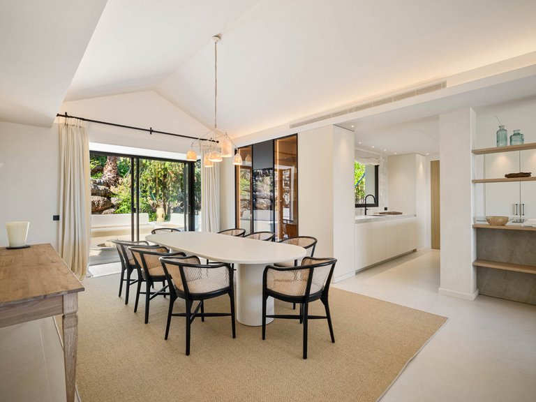 Villa for Sale in Costa del Sol Nueva Andalucía, Malaga 37