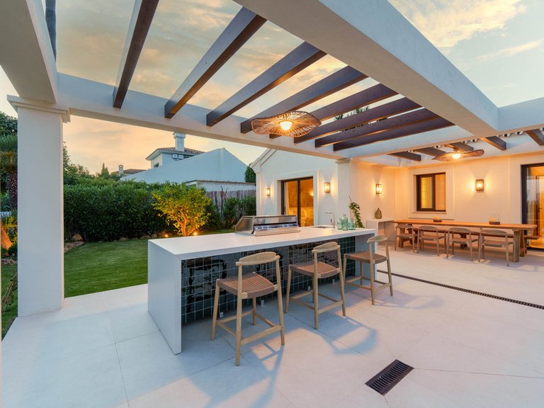 Villa for Sale in Costa del Sol Nueva Andalucía, Malaga 4