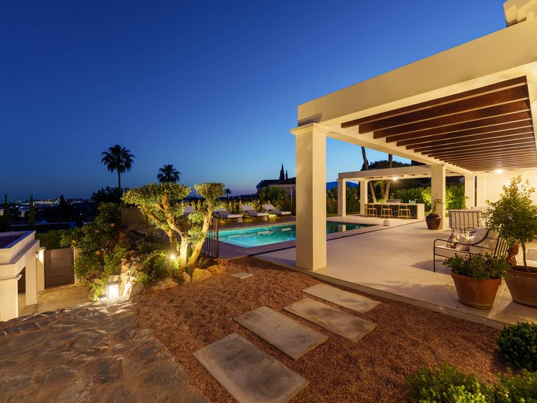 Villa for Sale in Costa del Sol Nueva Andalucía, Malaga 8