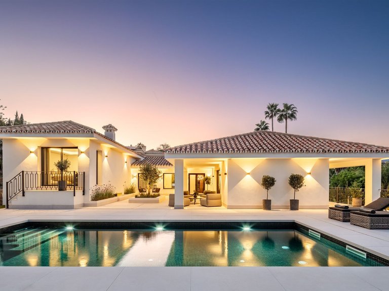 Villa for Sale in Nueva Andalucía, Malaga 1