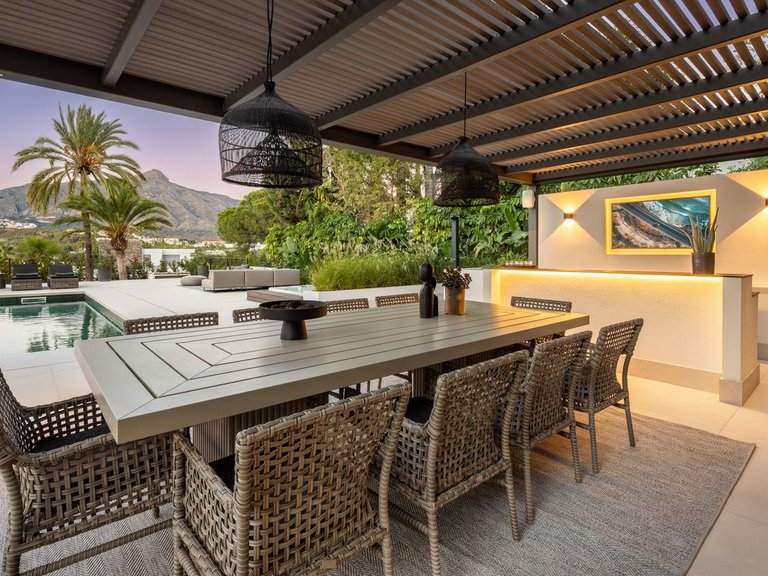 Villa for Sale in Nueva Andalucía, Malaga 12