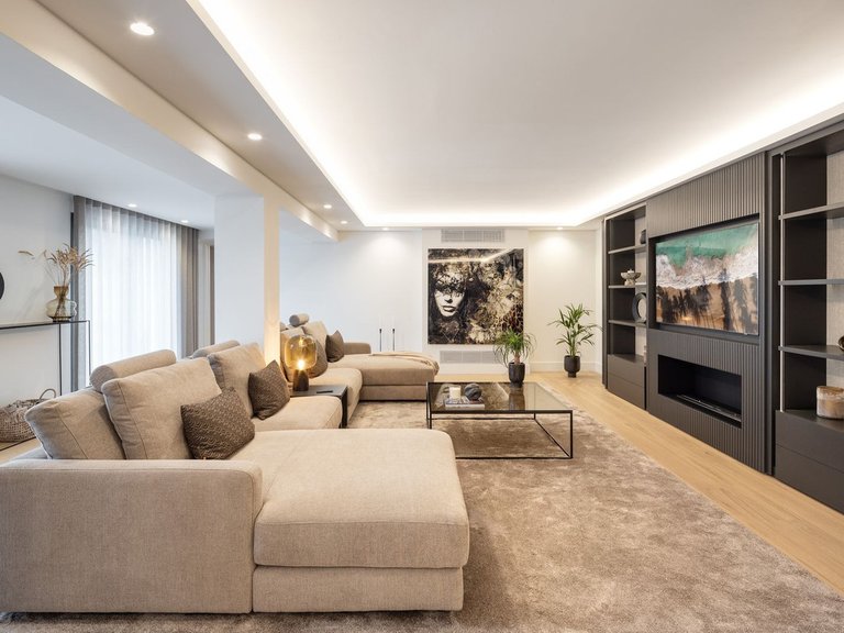Villa for Sale in Nueva Andalucía, Malaga 15