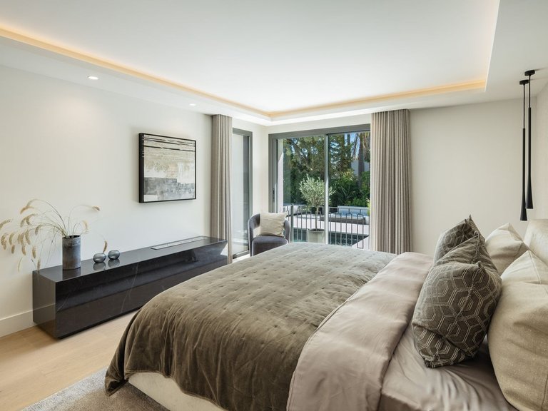 Villa for Sale in Nueva Andalucía, Malaga 23