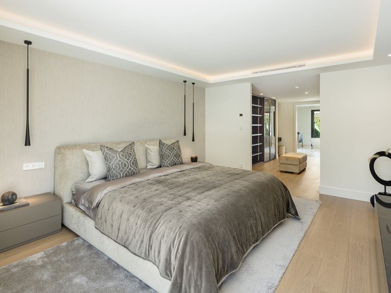 Villa for Sale in Nueva Andalucía, Malaga 24