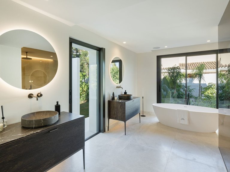 Villa for Sale in Nueva Andalucía, Malaga 31