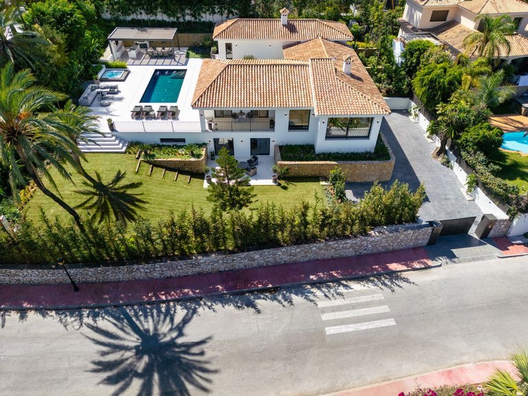 Villa for Sale in Nueva Andalucía, Malaga 41