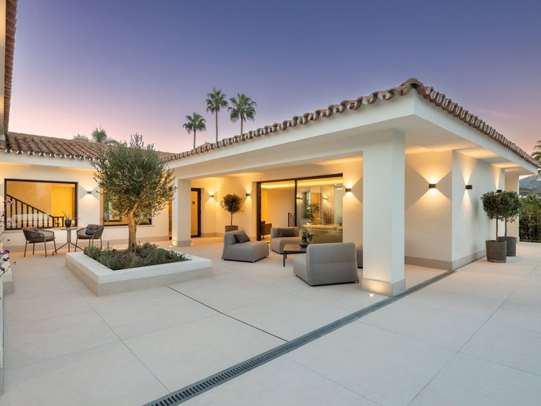 Villa for Sale in Nueva Andalucía, Malaga 7