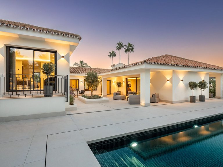 Villa for Sale in Nueva Andalucía, Malaga 8
