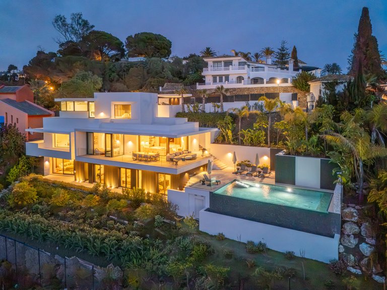 Villa for Sale in El Rosario, Malaga 1