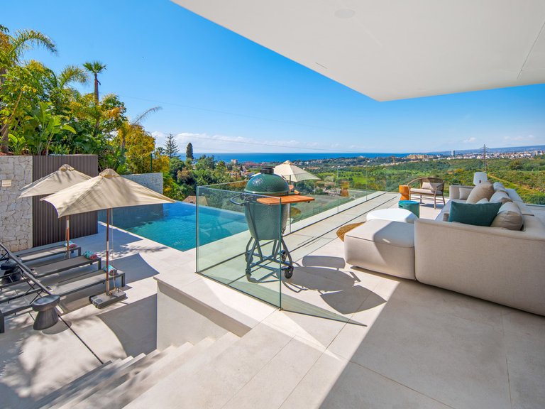 Villa for Sale in El Rosario, Malaga 14