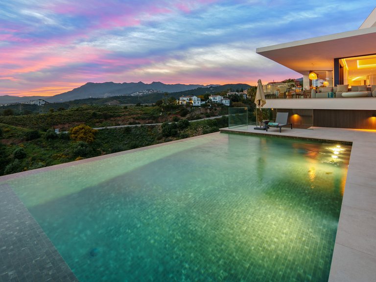 Villa for Sale in El Rosario, Malaga 42
