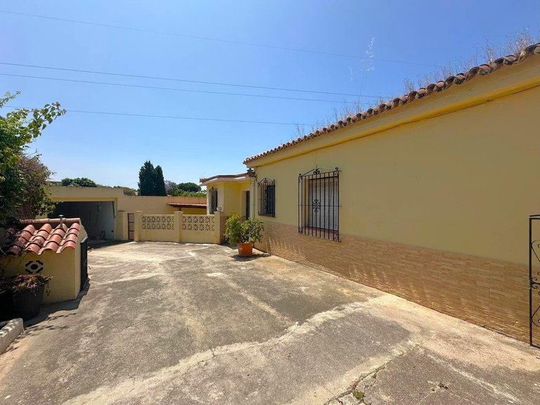 Villa for Sale in Estepona, Malaga 11