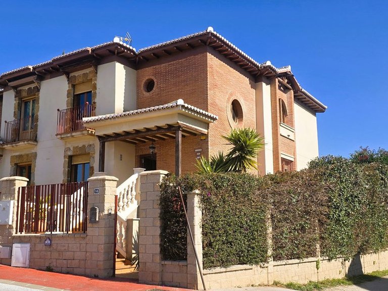 Villa for Sale in Calahonda, Malaga 1