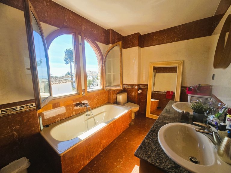 Villa for Sale in Calahonda, Malaga 15