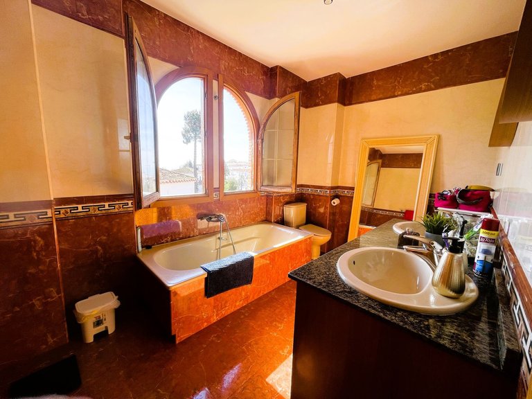 Villa for Sale in Calahonda, Malaga 38