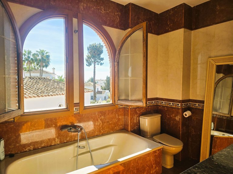 Villa for Sale in Calahonda, Malaga 7