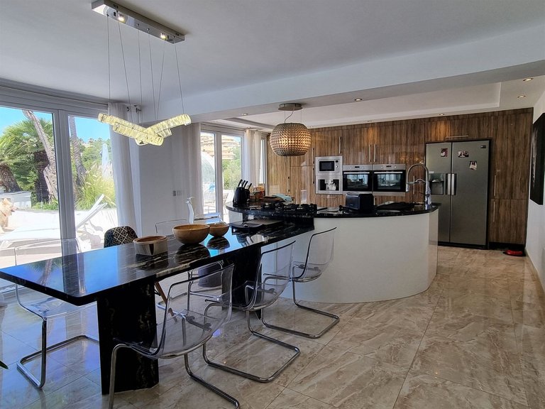 Villa for Sale in Elviria, Malaga 10
